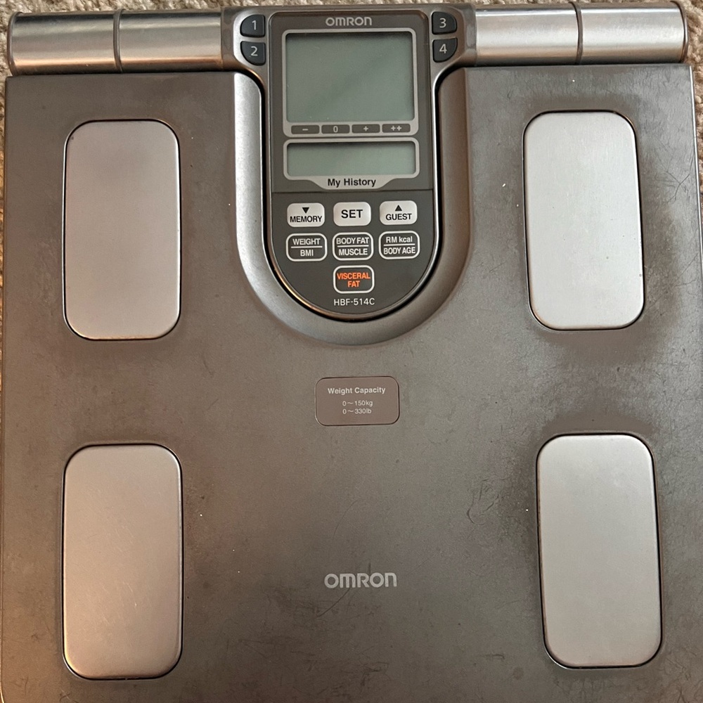 Full body composition monitor and scale

Holds adult users up to 330 pounds